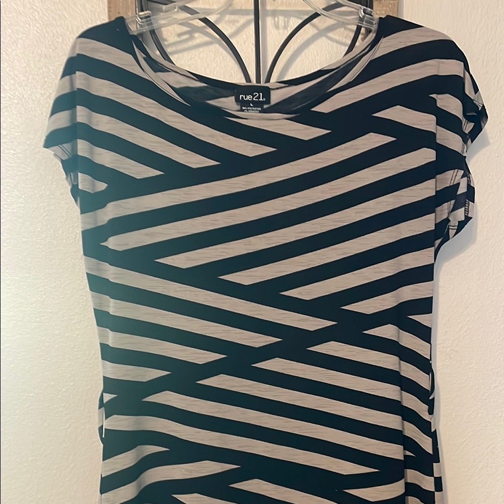 Rue21 Blue Graphic Fitted Tunic top or can be worn as a dress also.